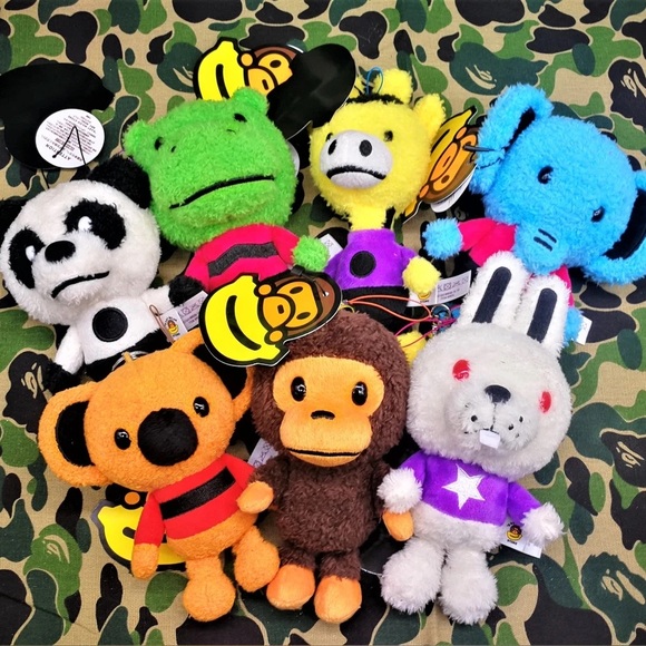 ELMO COOKIE MONSTER SESAME KEYCHAIN
BABY MILO DOLLS BAPE MASK SHIRTS FRAME - Picture 4 of 15